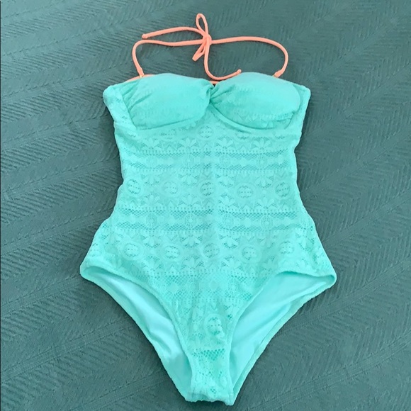 Y2K Crochet Cheeky One Piece Swimsuit - Picture 3 of 7